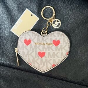 MICHAEL KORS JET SET WOMEN SMALL PRINTED MK LOGO HEART COIN POUCH VARIATION